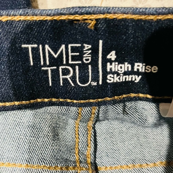 Jeans - Picture 2 of 4